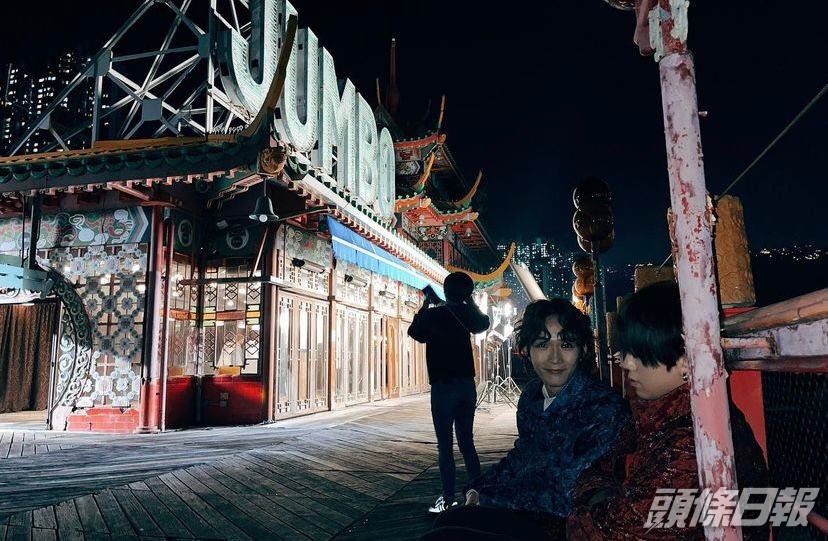 姜濤（右）拍到一半瞓着。